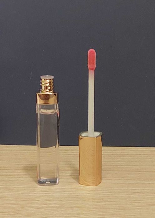 Трендовый  блеск для губ