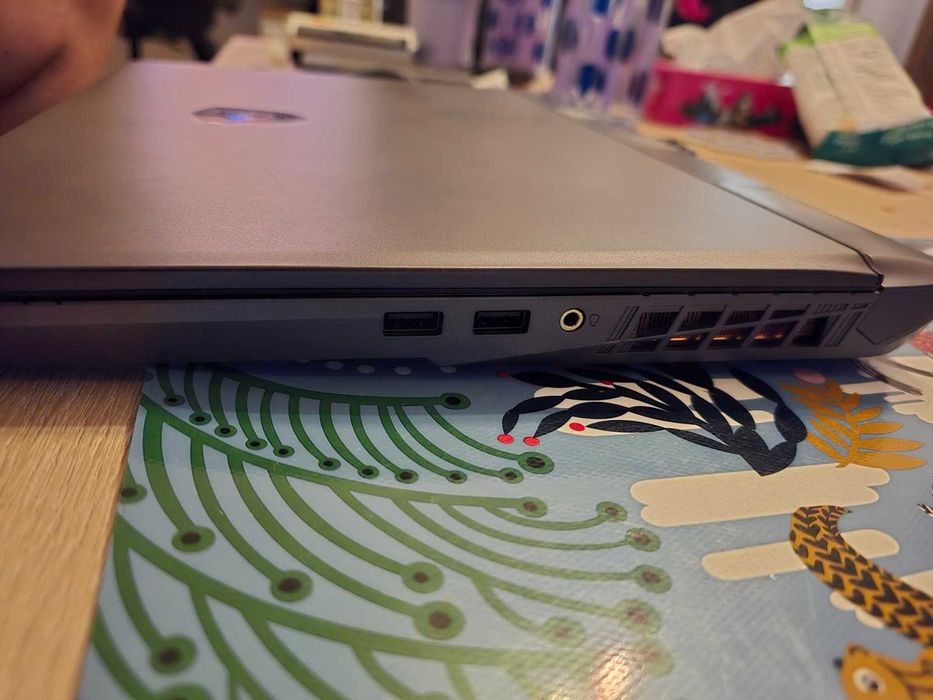 MSI Vector 16 HX AI, I9 275HX, 16" QHD+, 64GB, SSD 1TB, RTX 5080 16GB