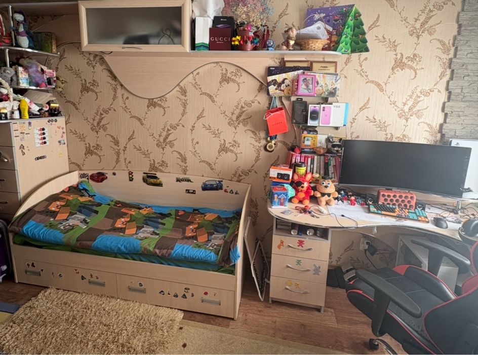 Продам спальный гарнитур в детскую