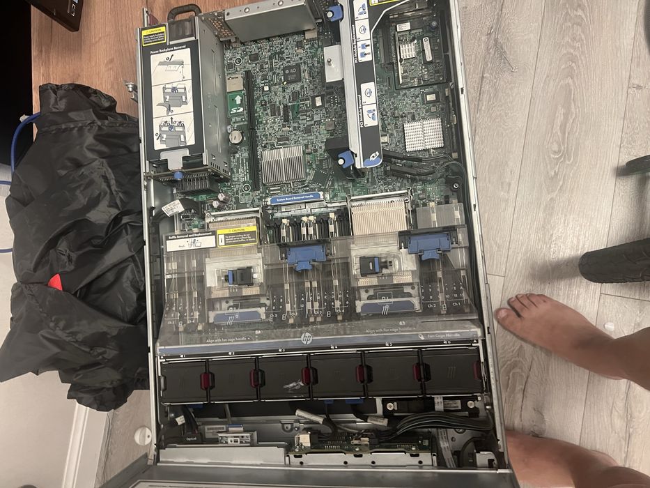 Server HP DL360p Gen8