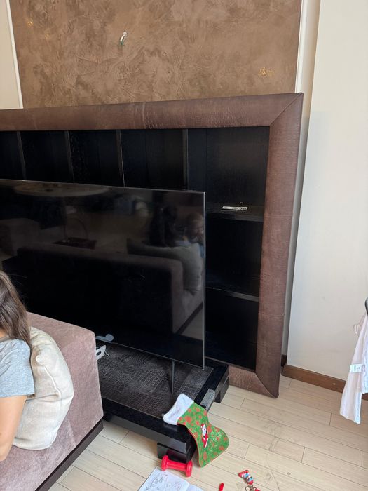 ТВ-стенка с телевизором