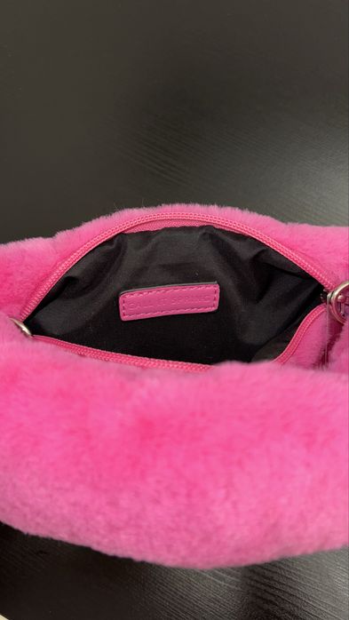 Сумка в трендовом цвете,идеально для подарка девушке