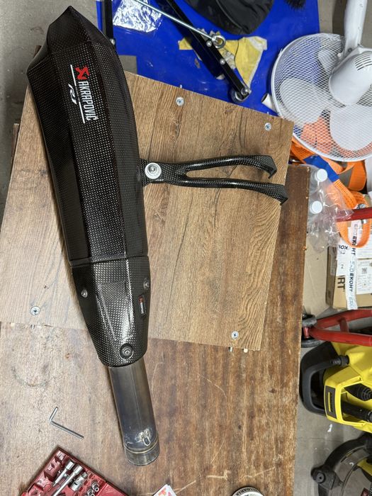 Карбонов ауспух Akrapovic 60мм