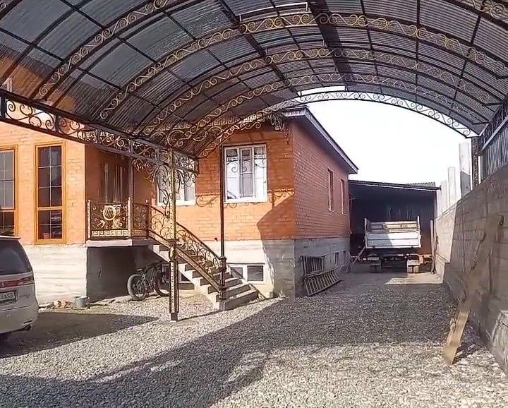 Ворота, оконные решётки, лестничный марш, навесы, перила. Т.Д. Талдыко