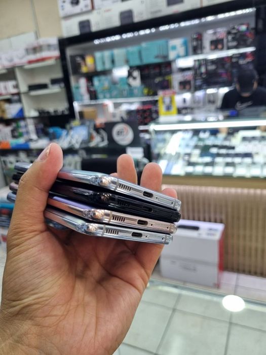 Samsung  S 21 plus 5 G