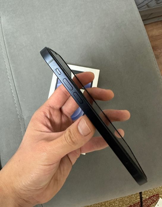 Айфон 12 сатылады