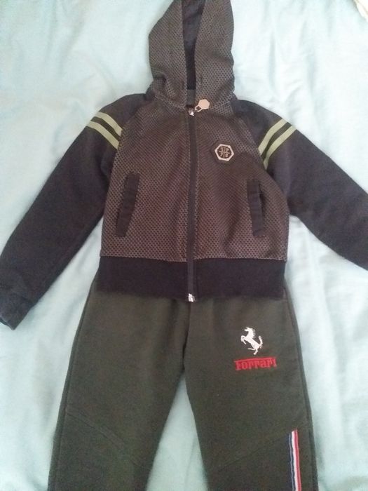 отдам вещи, костюм на девочку и на мальчика на 2 годика, за сладости