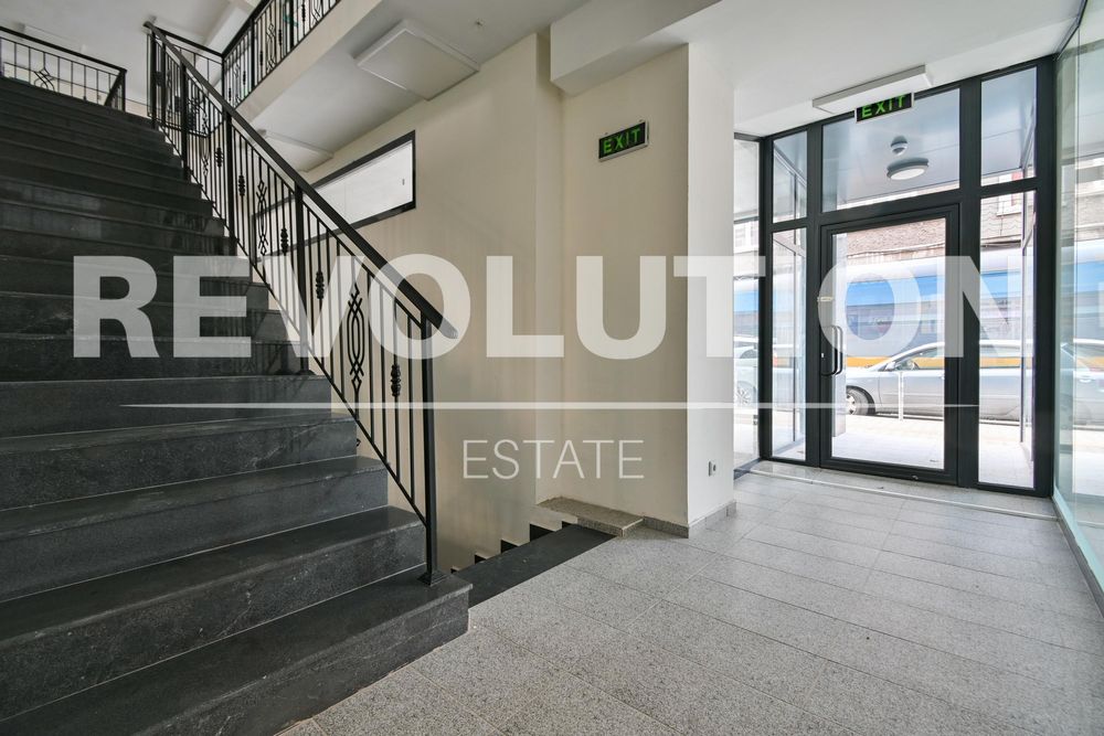 Дава се под наем Офис в София, Център - 35 кв.м за 750 € - Снимка #3