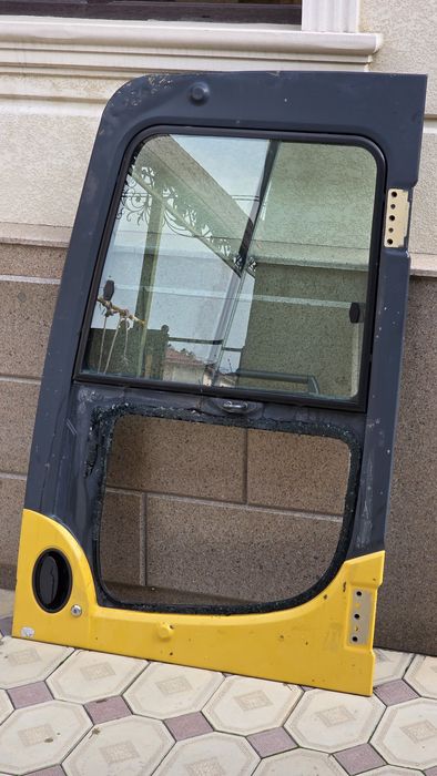 Дверь кабины экскаватора KOMATSU PC270, PC200-8, PC220-8