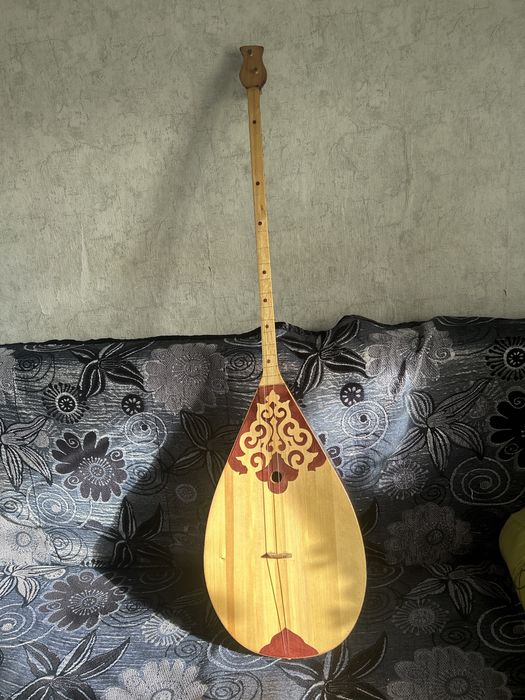 Продается  домбра в хорошем качестве