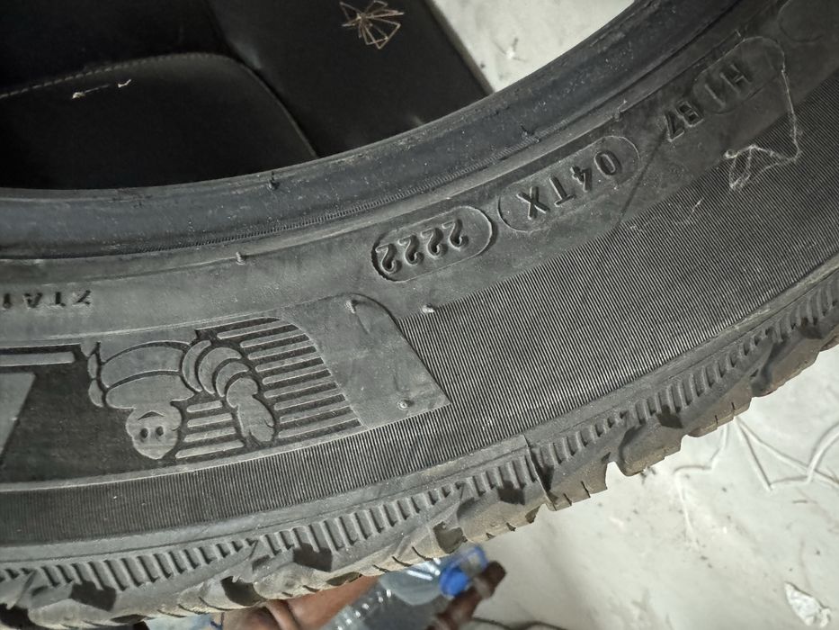 Гуми зимни 245/45/18