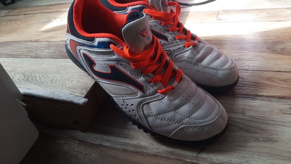 Бутцы футбольные