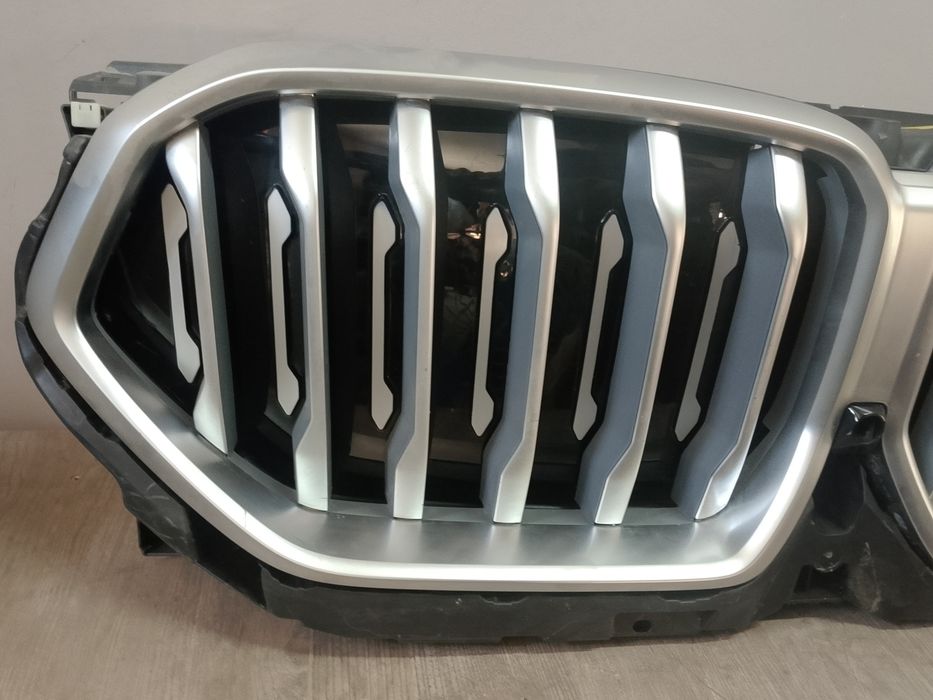 BMW X6 G06 решетка и маска с жалуци
