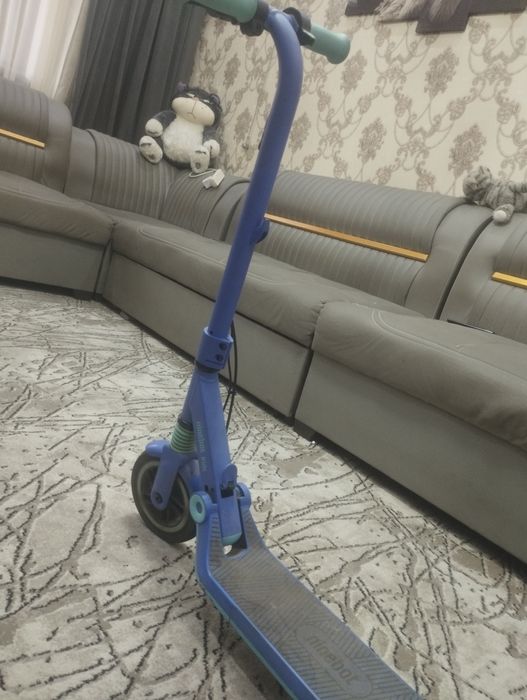 Срочно продам электронный самокат детский