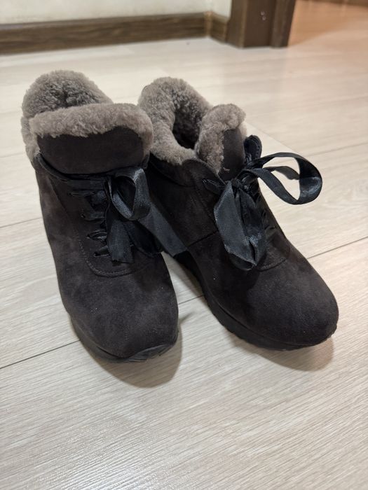 Продам женские туфли