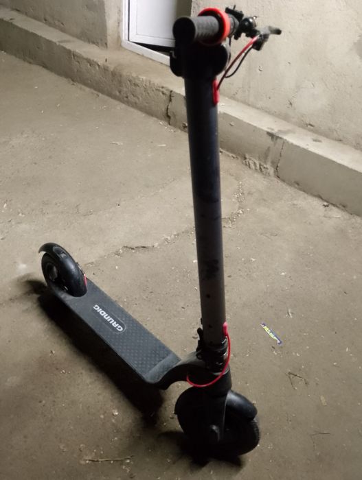 Vând trotineta electrică GRUNDIG X7