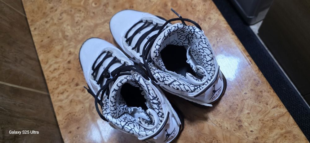 Air Jordan Boys 6 Rings Sneakers Black White