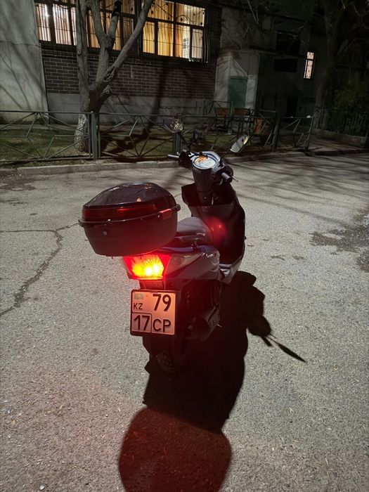 Продам мопед скутер м8 на учете