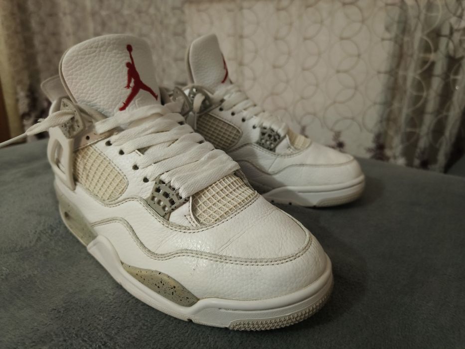Nike Air Jordan 4 retro. White oreo