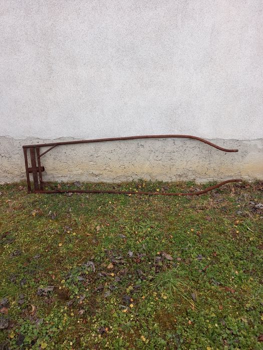 Рало за оран, теглилка за кон, коса...