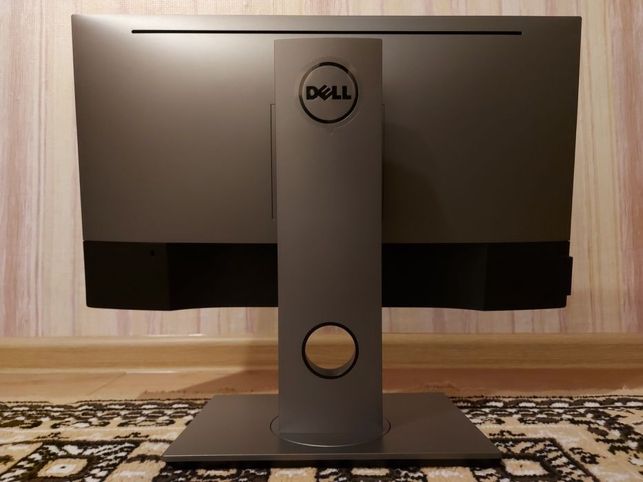 Монитор Dell
Ultrasharp U2520D