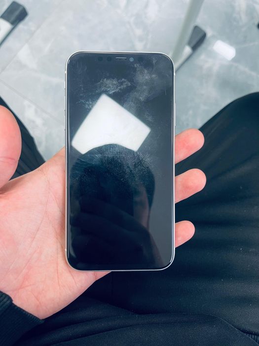 Айфон 11 и Galaxy Buds prо