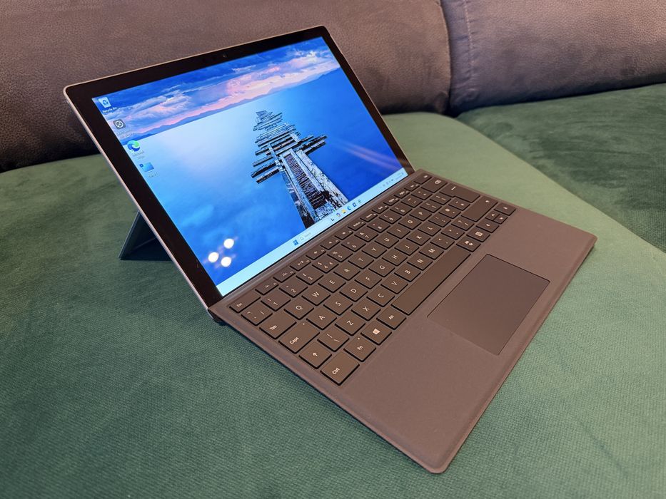 Microsoft Surface Pro 6 (256 GB SSD 8 GB RAM)