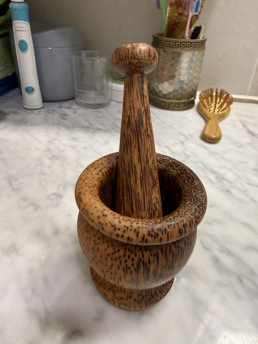 Наушники, рюкзак, ступа для специй