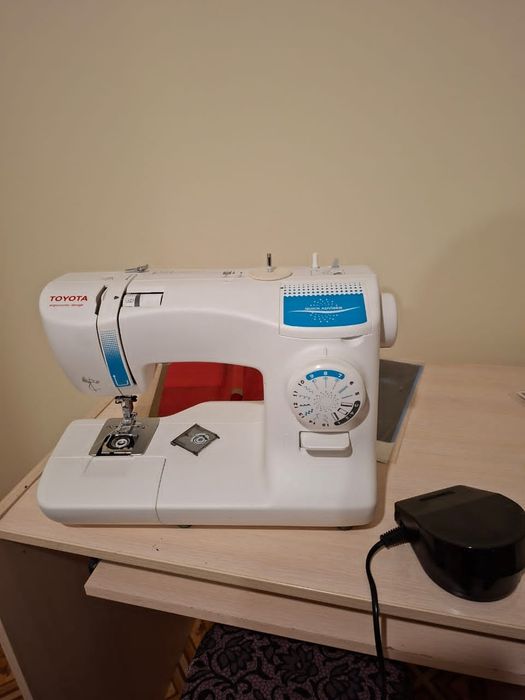 Продам швейную машину.
