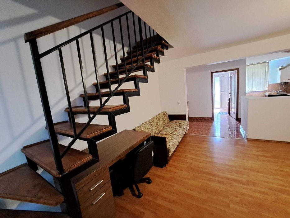 Casa Insiruita (triplex) in Floresti