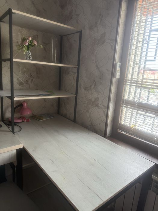 Офисный стол с полками