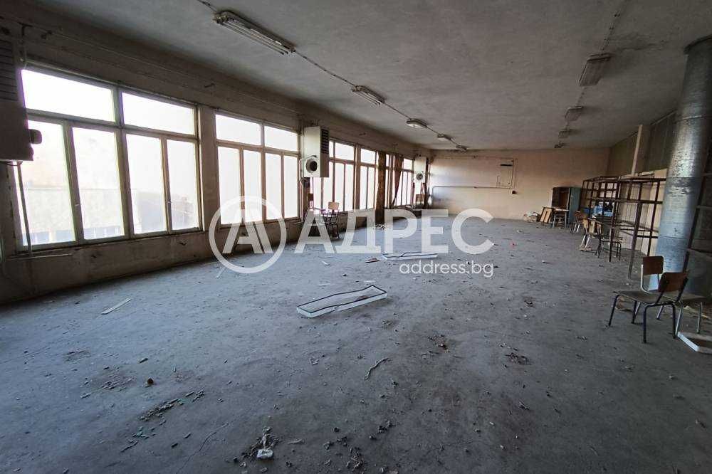 Продава се Промишлена сграда в Разград, Център - 2630 кв.м за 137 €/кв.м - Снимка #3