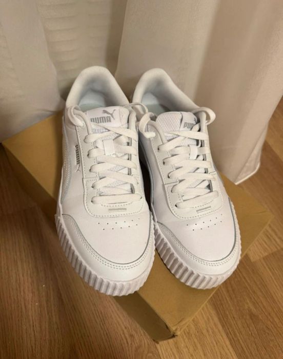 Pontofi sport, Puma sneakers
