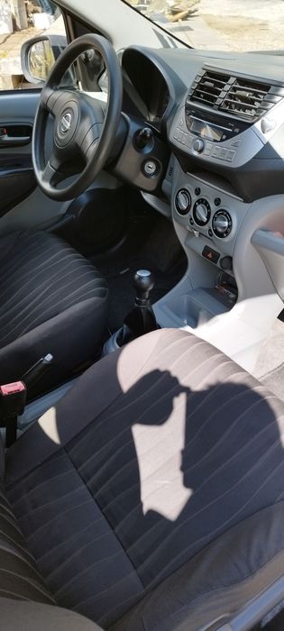 Продавам Nisam Pixo 2011