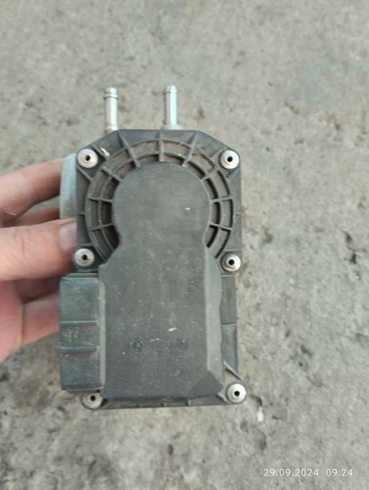 Продам дроссельную заслонку