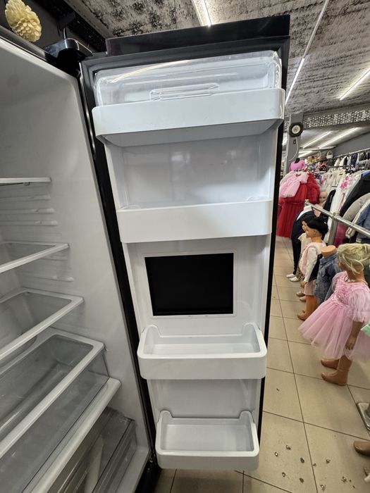 Хладилник с фризep двукрилен samsung като нов!