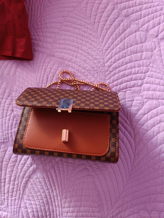 Небольшая стильная сумочка