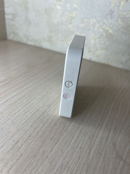 Роутер в отличном состояний ручной