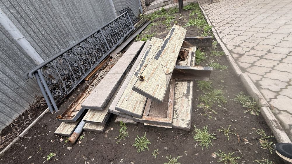 Продам материал от лестницы б/у