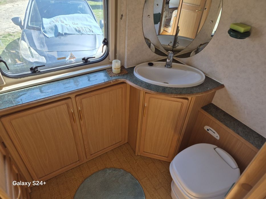 Продавам каравана Compass Rallye