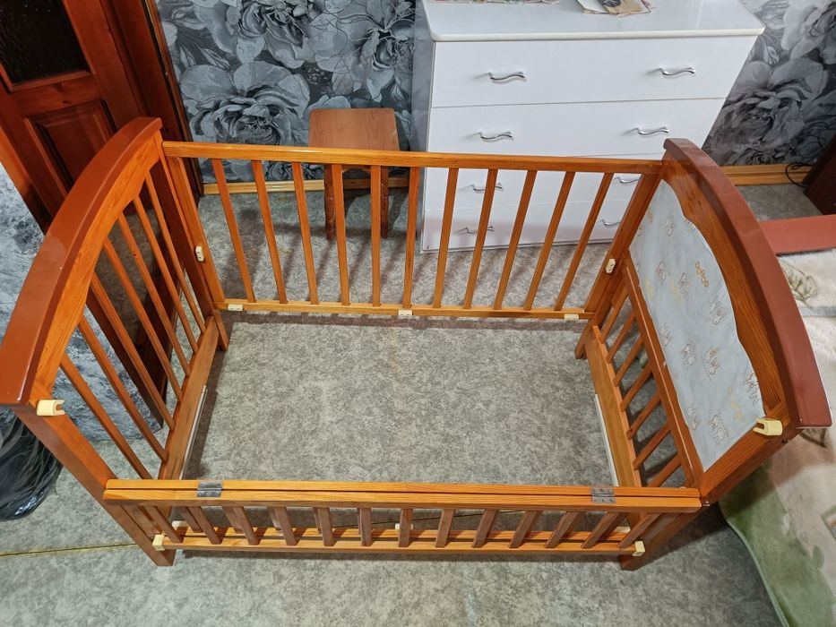Продам кроватку для малыша