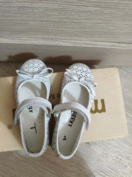 Продам туфли  для девочки