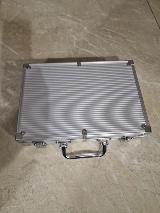 Set poker la cutie NOU