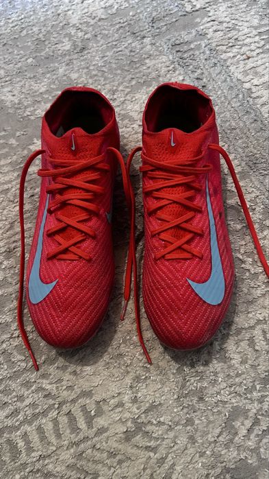 Футболный бутсы Nike