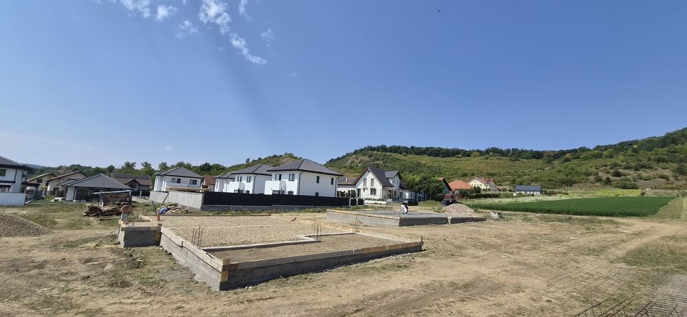 Case de vânzare  in loc. Corunca  !
