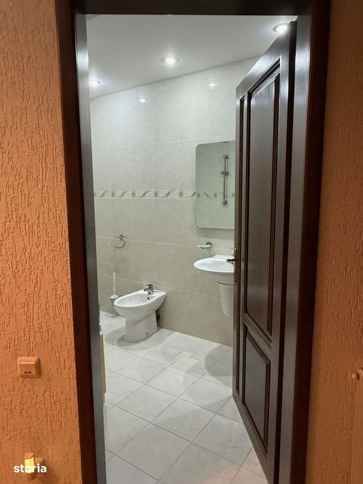 Proprietar vand locuință si teren