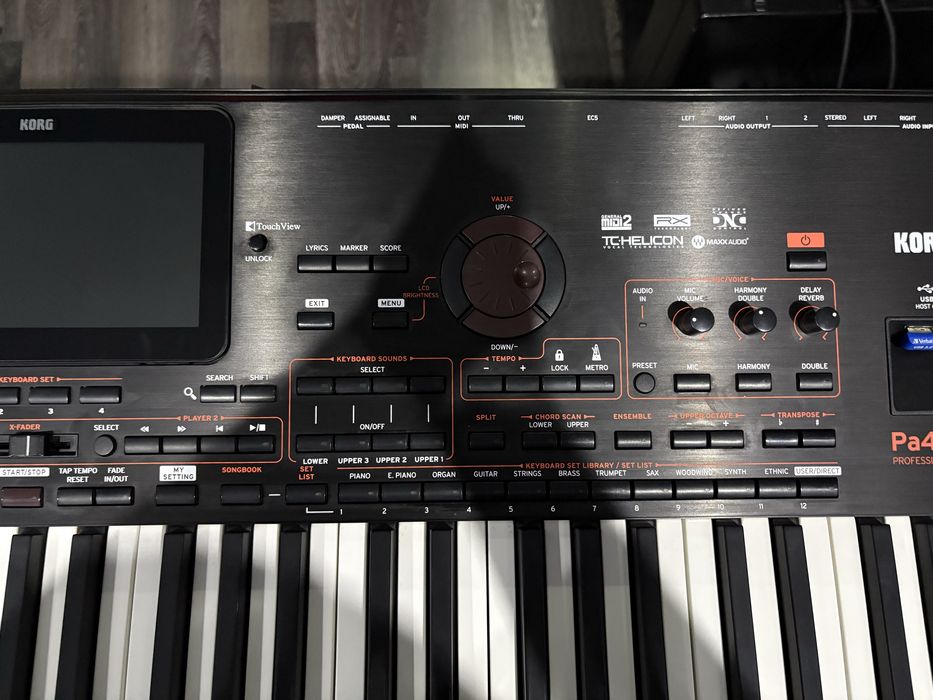 Vând korg pa4x in stare impecabila