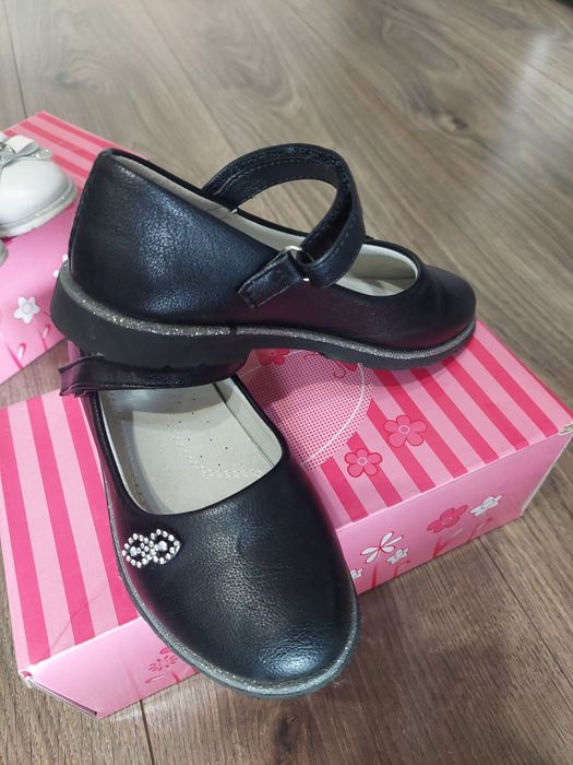 Обувки за момиче-2броя 30 лева