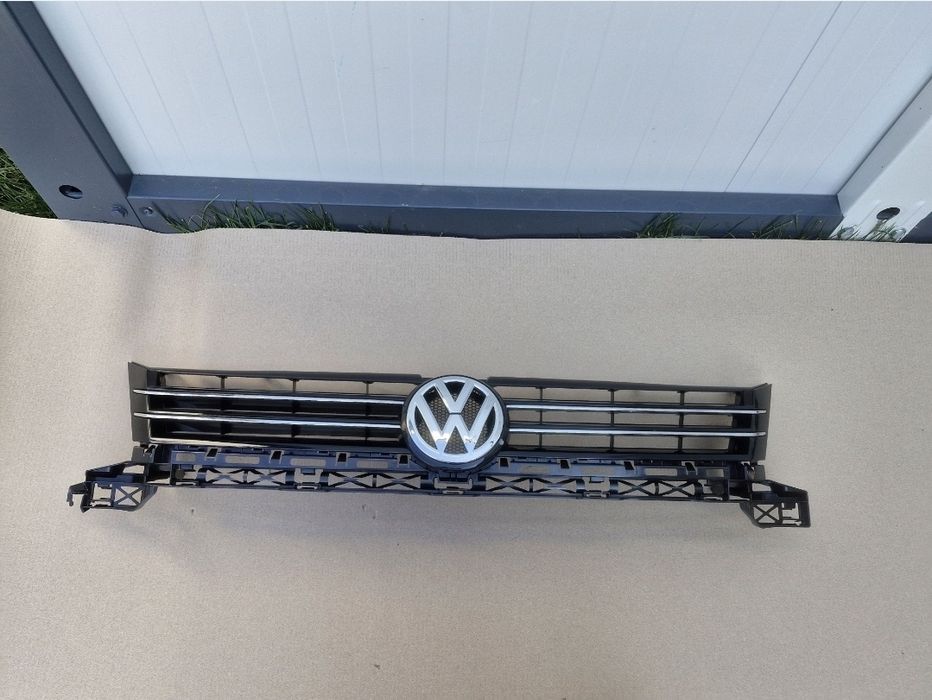 Grila centrala Vw Touran Caddy 2010-2015 HIGHLINE NOUA