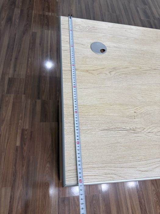 Ofis uchun stol sotiladi